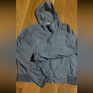 Vuori Women’s blue/gray windbreaker